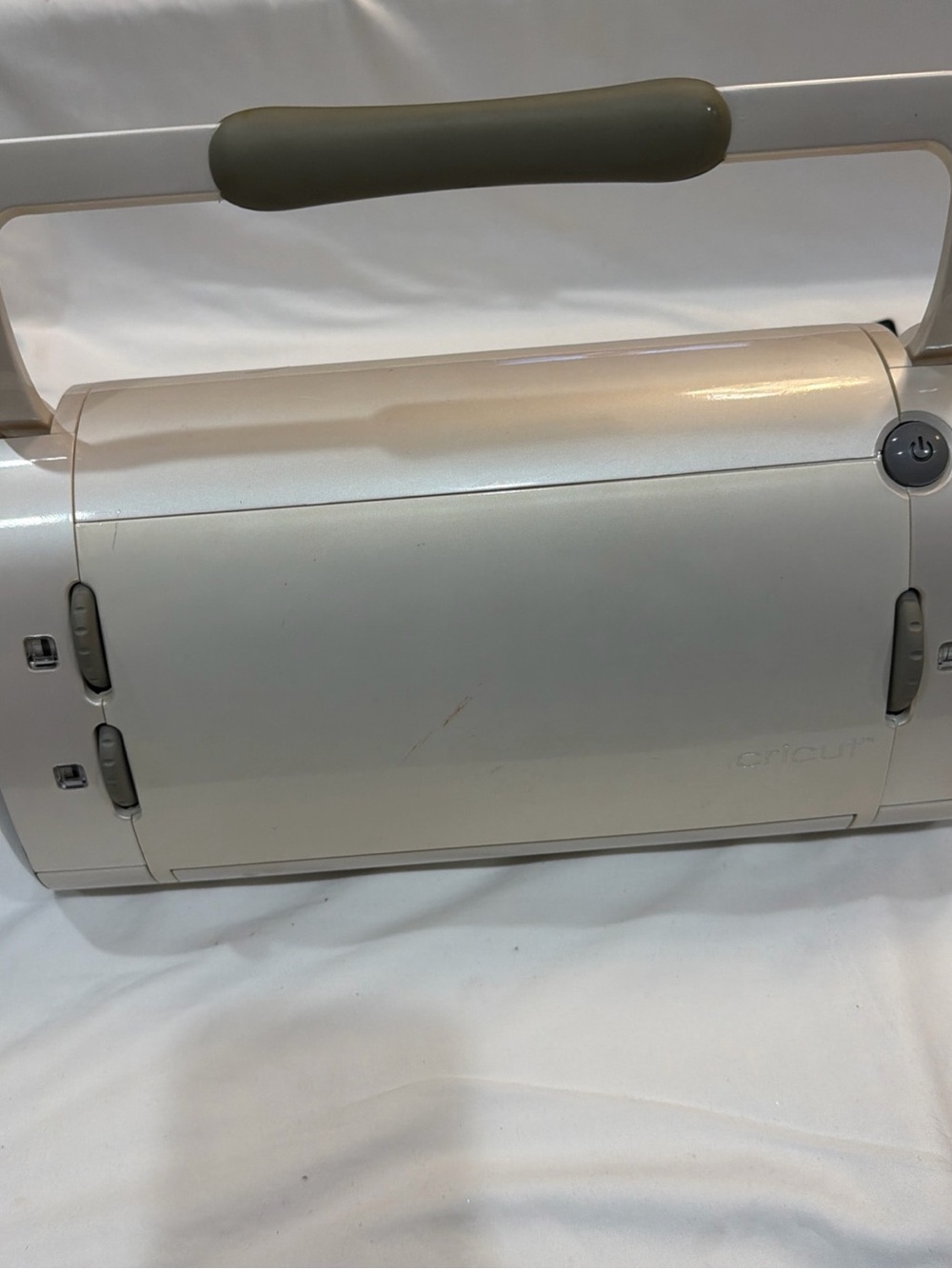 Cricut Cutting Machine in Cream with Gray Handle tested